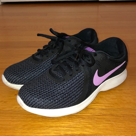 Nike Revolution 4 black & light purple sneakers - Picture 1 of 6